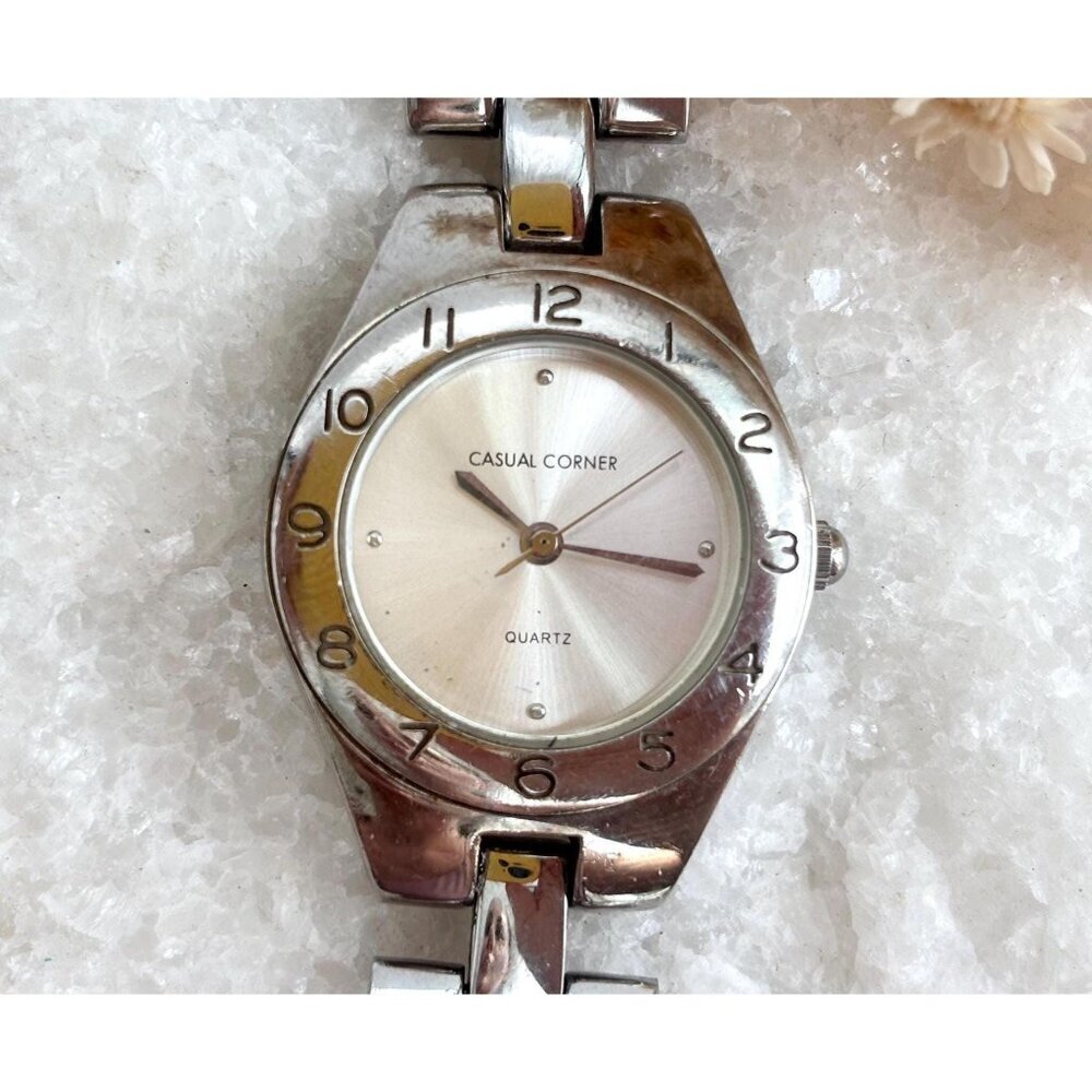 Casual Corner Silver Toned 2101-L02 Chainlink Vintage Wristwatch - 25mm - WORKS!